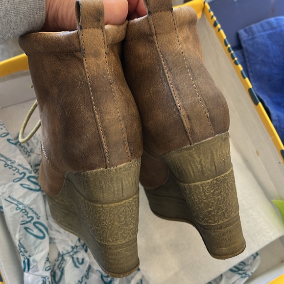 Sbicca booties size six worn once - Picture 4 of 4